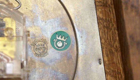  Классические часы в дубовой раме