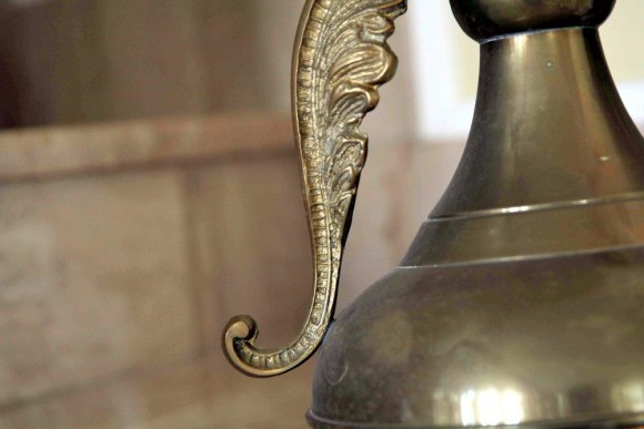 Старинная каминная ваза из латуни. Европа.Конец 19 века