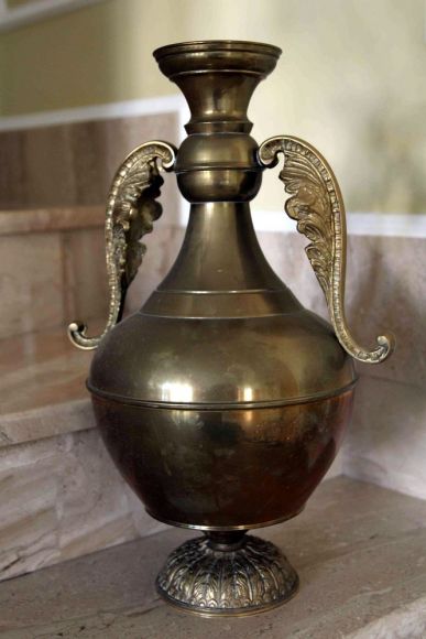Старинная каминная ваза из латуни. Европа.Конец 19 века
