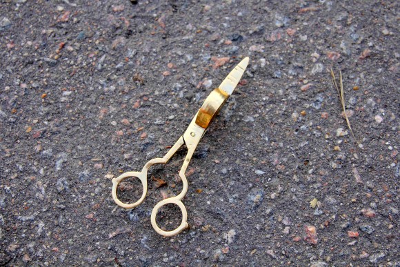 Винтажный пламегаситель - ножницы на маленьких ножках