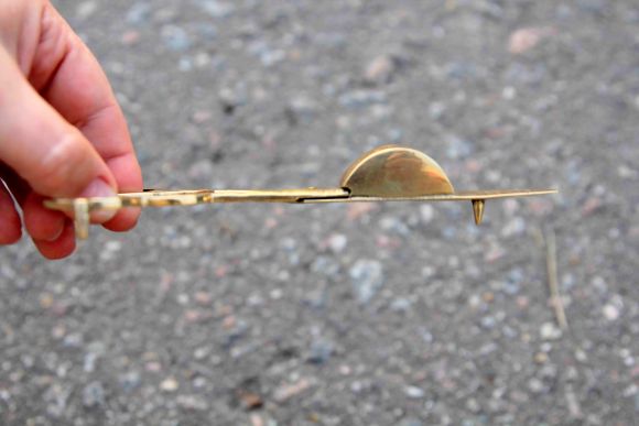 Винтажный пламегаситель - ножницы на маленьких ножках