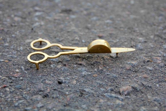 Винтажный пламегаситель - ножницы на маленьких ножках