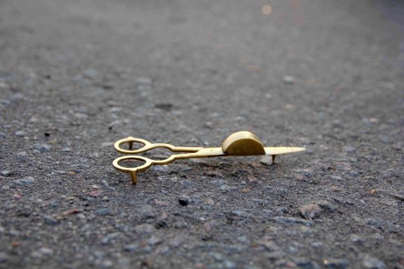 Винтажный пламегаситель - ножницы на маленьких ножках