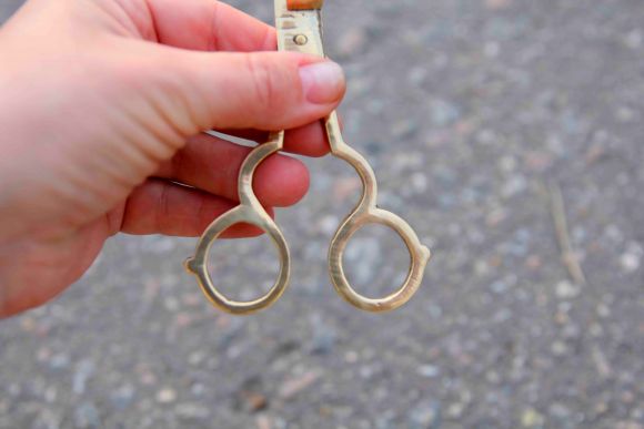 Винтажный пламегаситель - ножницы на маленьких ножках