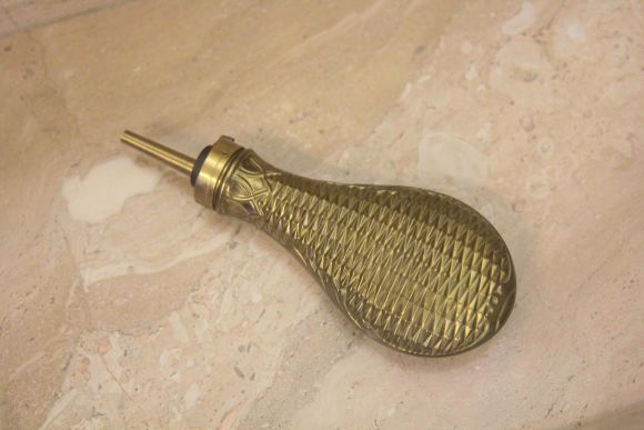 Винтажная охотничья пороховница из латуни