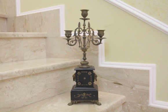 Старинный канделябр на три свечи