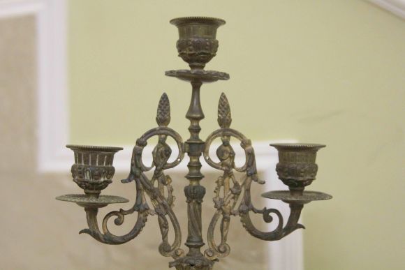 Старинный канделябр на три свечи