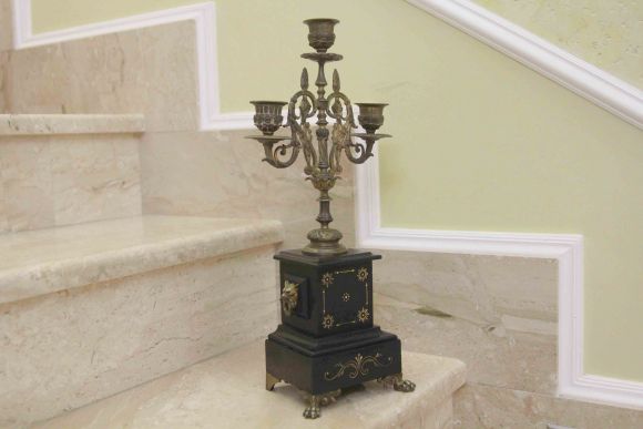 Старинный канделябр на три свечи