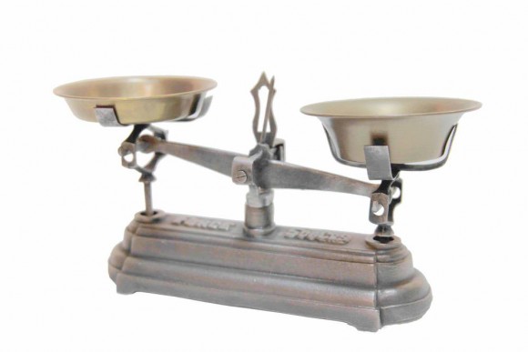 Старинные чугунные весы рассчитанные на 500 г. Англия начало 20 век. Force