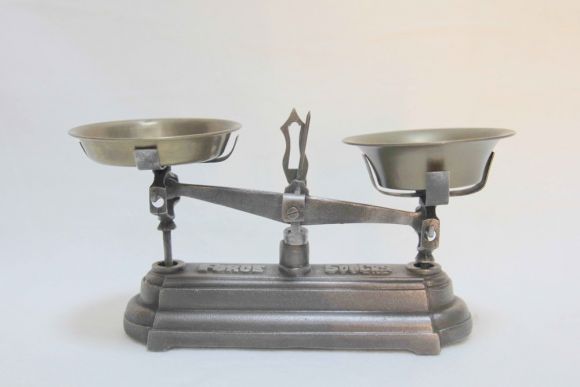Старинные чугунные весы рассчитанные на 500 г. Англия начало 20 век. Force