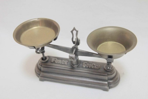 Старинные чугунные весы рассчитанные на 500 г. Англия начало 20 век. Force