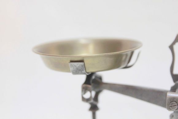 Старинные чугунные весы рассчитанные на 500 г. Англия начало 20 век. Force