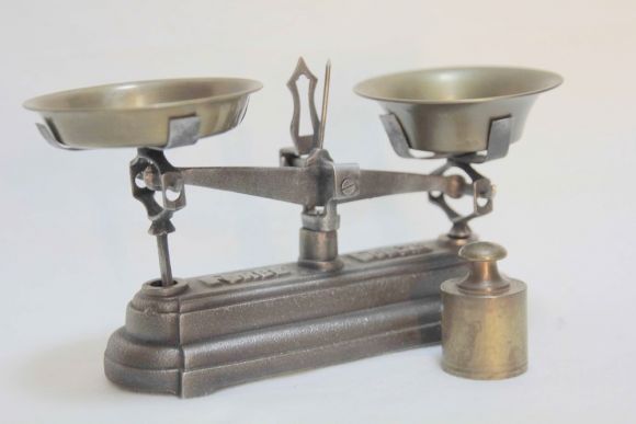 Старинные чугунные весы рассчитанные на 500 г. Англия начало 20 век. Force