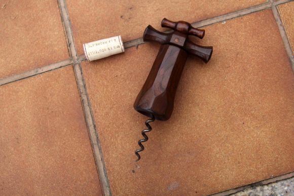 Деревянный штопор с резьбой. Ручная работа