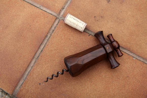 Деревянный штопор с резьбой. Ручная работа