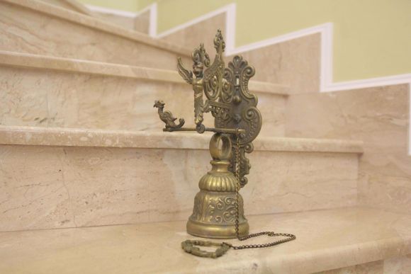 Литой бронзовый колокол