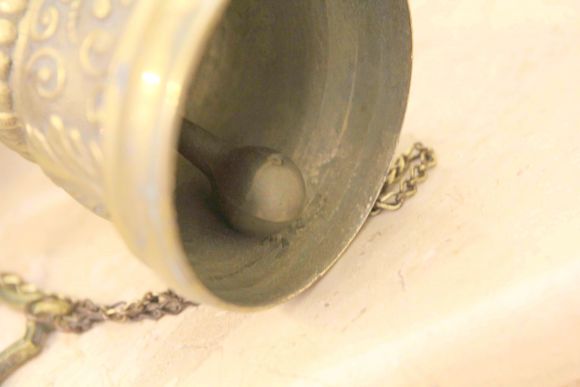 Литой бронзовый колокол