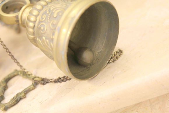 Литой бронзовый колокол