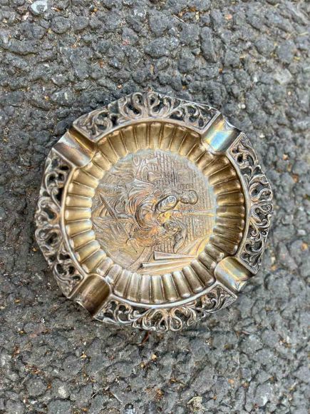 Очаровательная латунная посеребренная пепельница