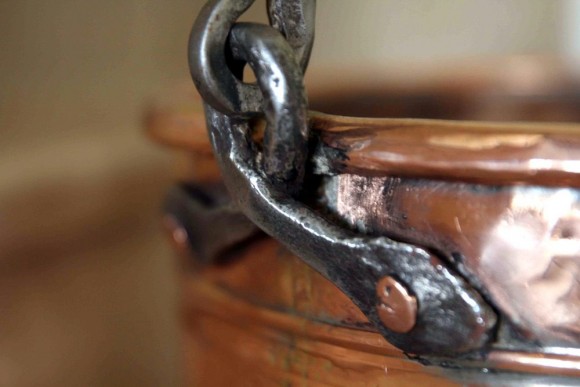 Старинное большое медное ведро