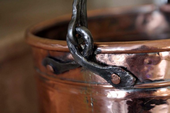 Старинное большое медное ведро