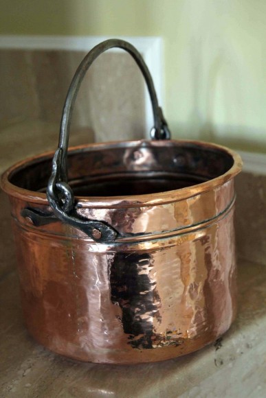 Старинное большое медное ведро