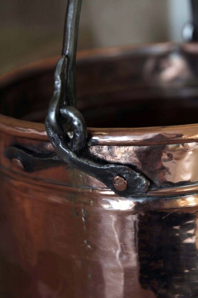 Старинное большое медное ведро