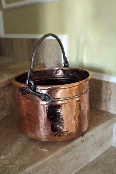 Старинное большое медное ведро
