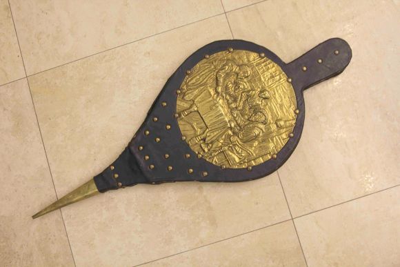 Настоящие старинные меха - для розжига огня в камине