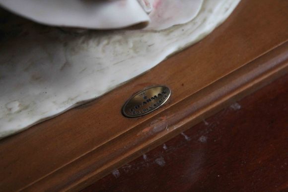 Винтажная статуэтка Armani девушка на коне