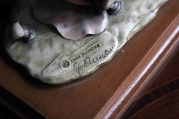 Винтажная статуэтка Armani девушка на коне