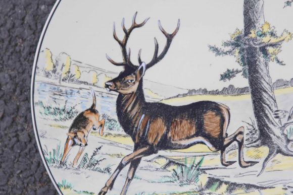 Номерное настенное украшение с охотничьим сюжетом.