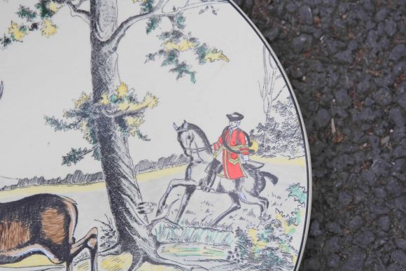 Номерное настенное украшение с охотничьим сюжетом.