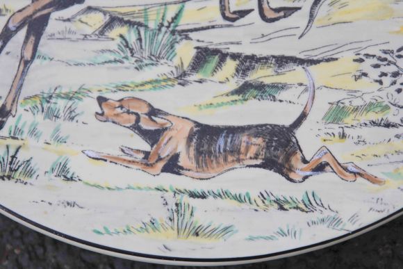 Номерное настенное украшение с охотничьим сюжетом.