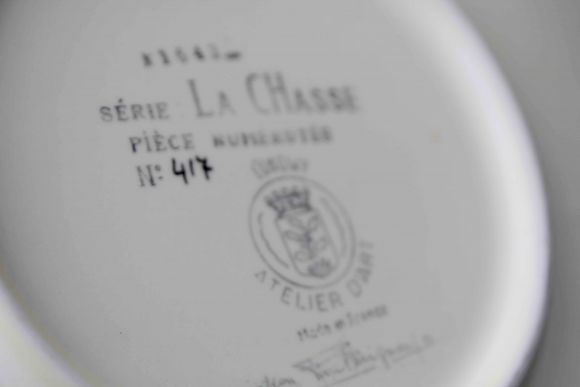 Номерное настенное украшение с охотничьим сюжетом.