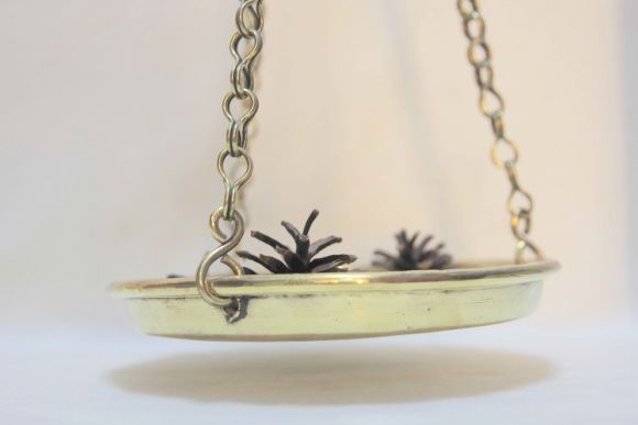 Латунные весы на цепях и чугунном основании. Конец 19 века