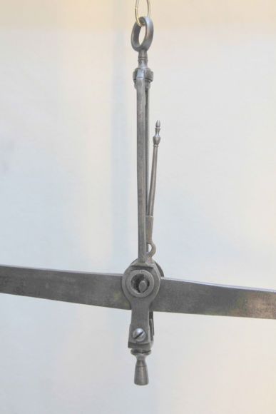 Латунные весы на цепях и чугунном основании. Конец 19 века