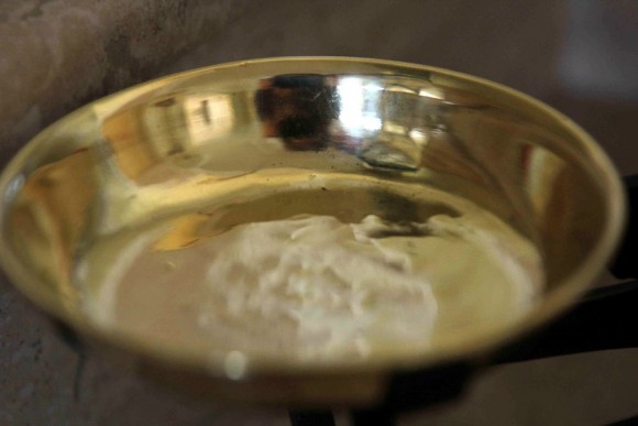 Старинные чугунные весы, рассчитанные на 1 кг веса