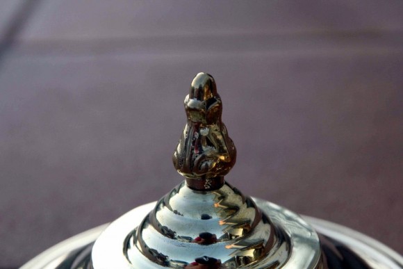 Антикварный европейский умывальник из латуни