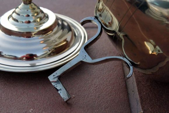 Антикварный европейский умывальник из латуни