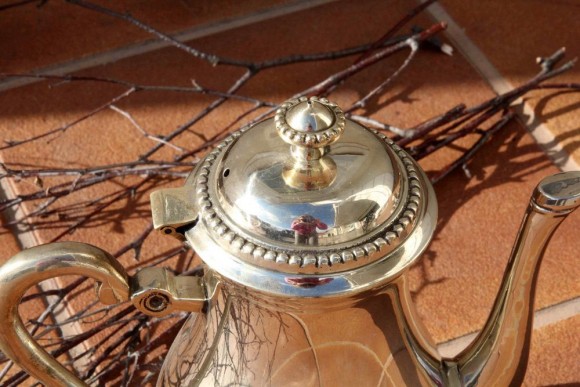 Посеребренный изящный кофейник в идеальном состоянии