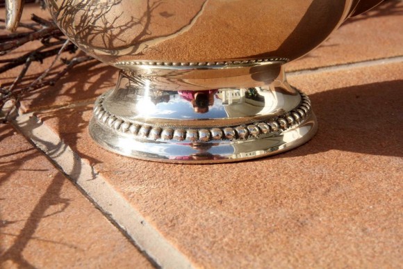 Посеребренный изящный кофейник в идеальном состоянии