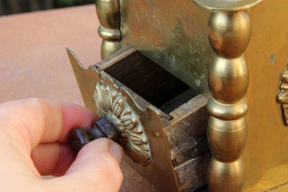 Винтажная кофемолка из латуни. Европа. Начало 20 века