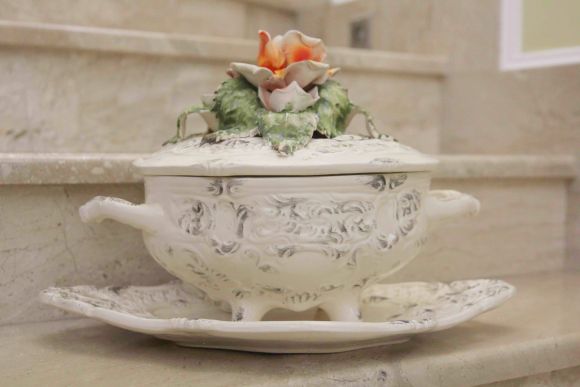 Винтажная супница из фарфора