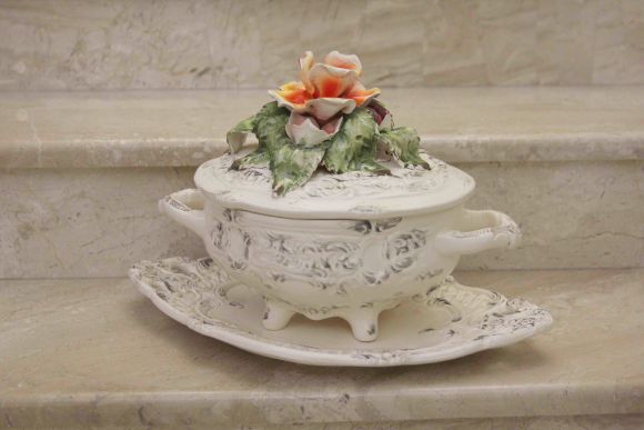 Винтажная супница из фарфора