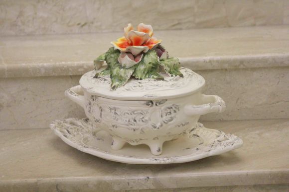 Винтажная супница из фарфора