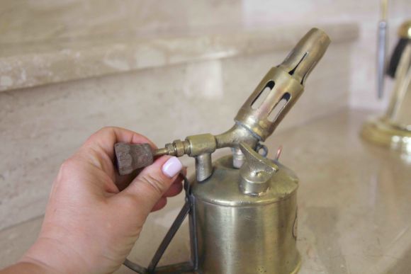 Антикварная латунная паяльная лампа с клеймом.