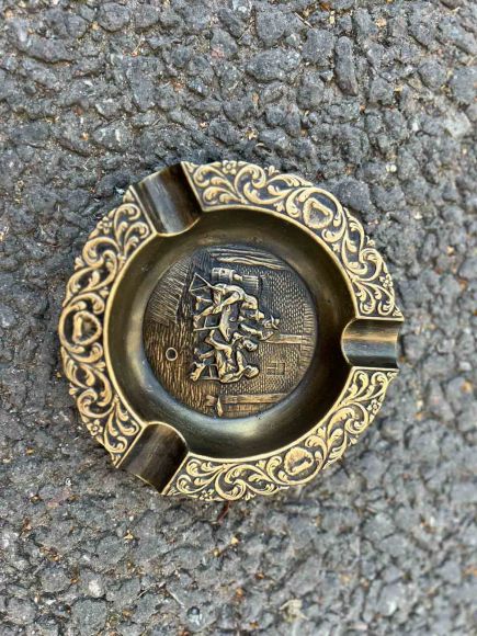 Круглая металлическая  пепельница ИГРОКИ