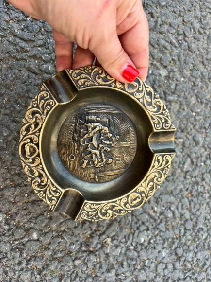 Круглая металлическая  пепельница ИГРОКИ