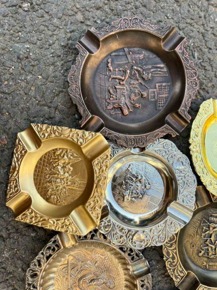 Круглая металлическая  пепельница ИГРОКИ